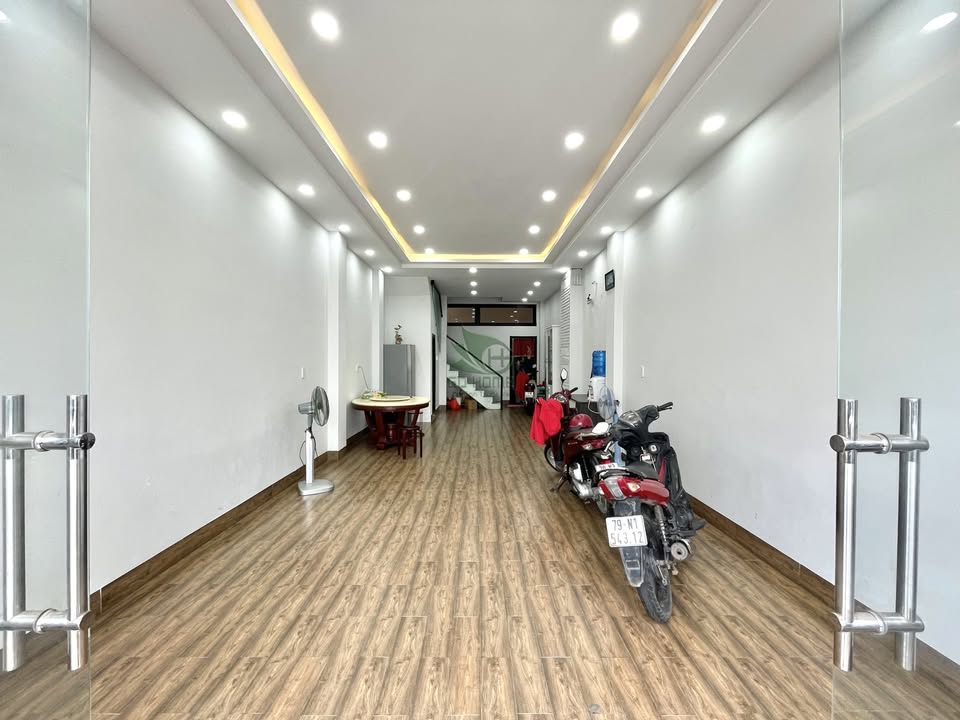 Nhà kinh doanh cho thuê 4 tầng tại VCN Phước Hải, Nha Trang - Giá 20 triệu/tháng!