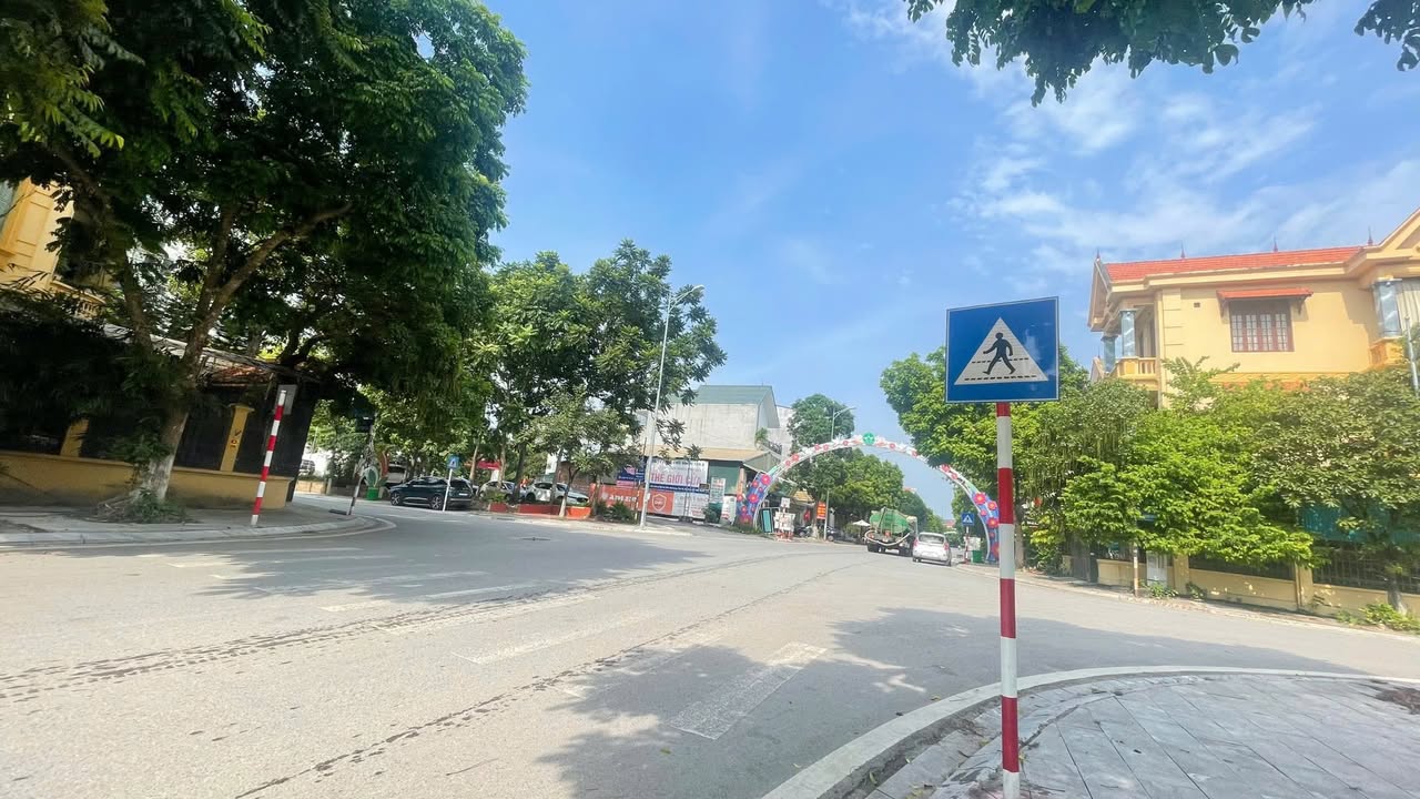 Nhà 5 tầng Phan Chu Trinh, Vĩnh Yên 100m² - Kinh doanh sầm uất, giá đẹp!