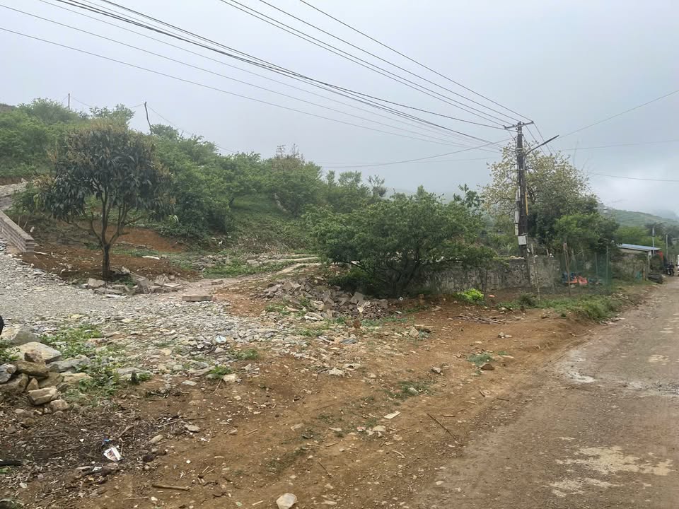Đất nền Mộc Châu 2500m² giá thỏa thuận - Mặt tiền 42m, tiềm năng đầu tư cao!