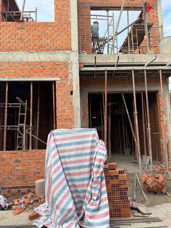 Nhà mới xây 91m² Hóc Môn giá 3.45 tỷ - Sổ hồng riêng, hoàn công sang tên