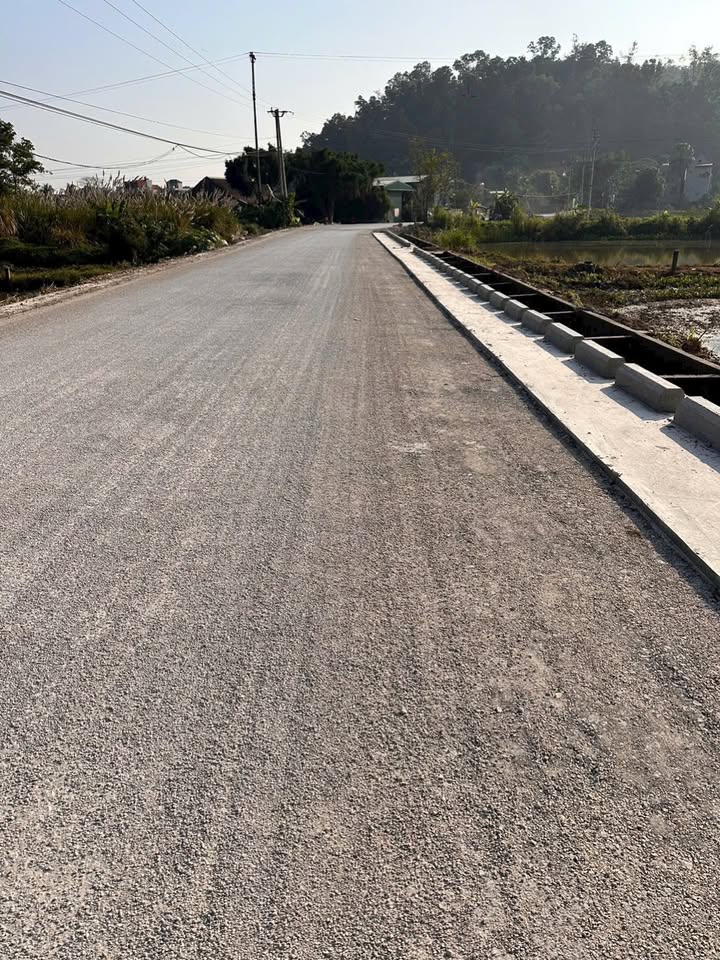 Đất nền trục chính xã Quảng Chính 120m² - Tiện ích hoàn hảo gần biển!