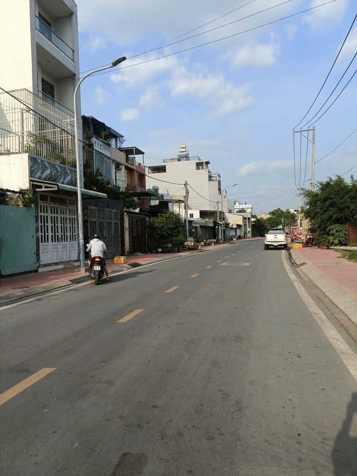 Nhà cấp 4 Bà Điểm Hóc Môn 150m² giá 6.5 tỷ - Sổ hồng chính chủ, mặt tiền đường Kênh Tiêu 1!