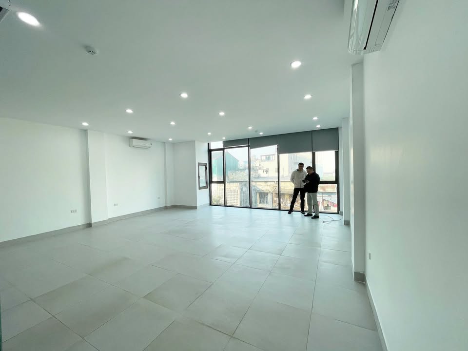 Văn phòng cho thuê tại Hoàng Quốc Việt, Cầu Giấy 65m² - Thiết kế hiện đại, tiện nghi đầy đủ!