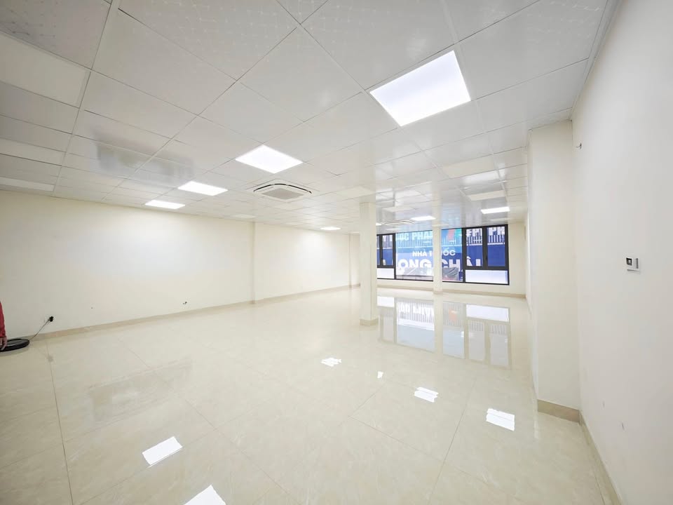 Văn phòng cho thuê tại Khương Đình, Thanh Xuân 75m² giá 15 triệu - Lô góc, view thoáng mát!