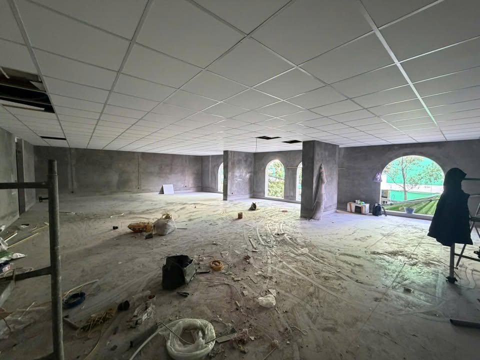 Cho thuê văn phòng 6 tầng tại Mễ Trì Hạ 180m² giá 240 triệu - Phù hợp mọi nhu cầu làm việc!