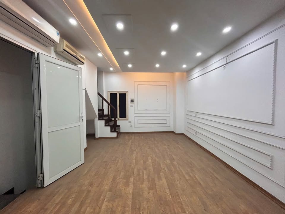 Bán nhà mặt phố Kim Mã, Ba Đình 25m² giá 14 tỷ - Vị trí kinh doanh đỉnh cao!