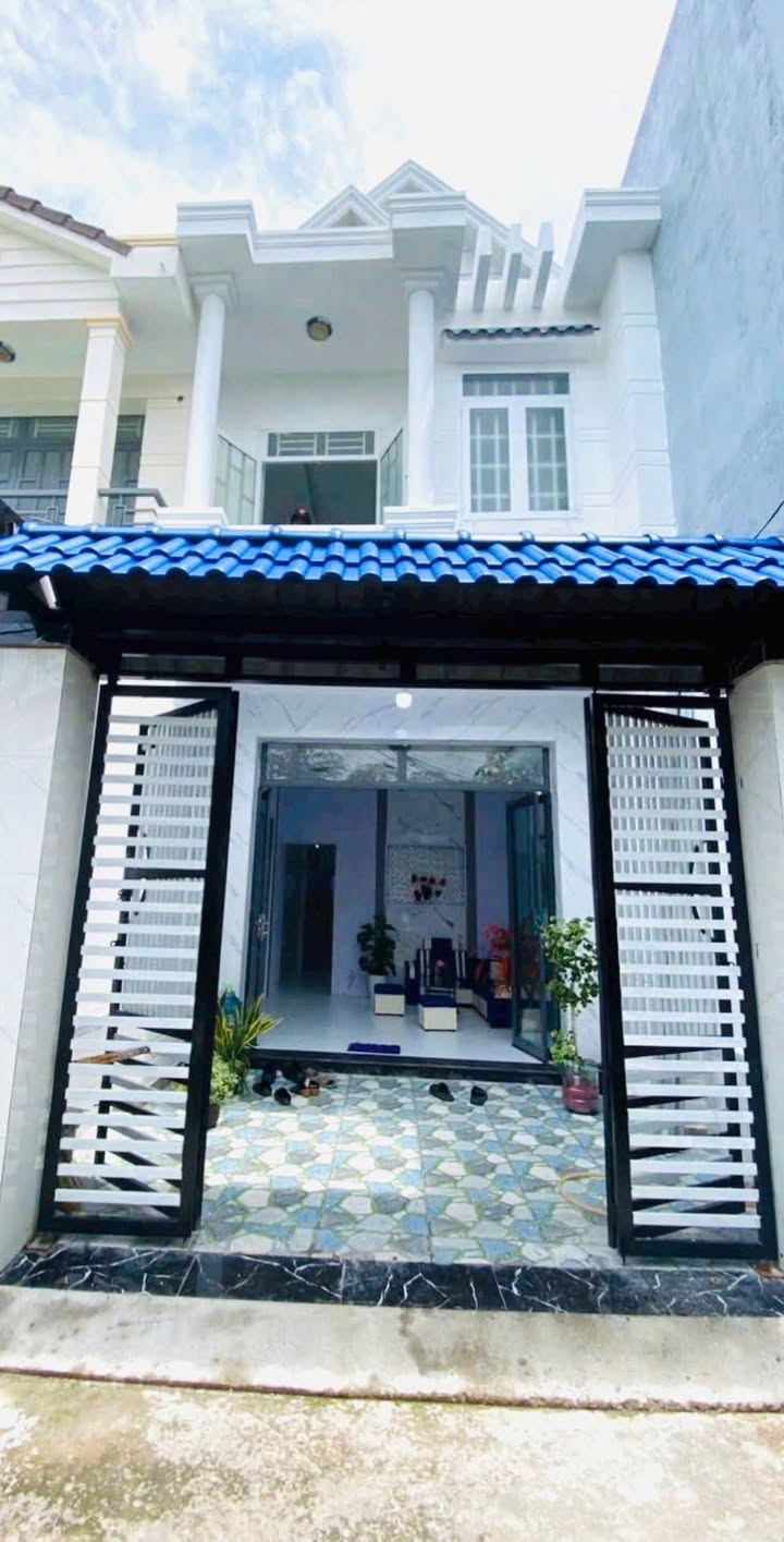 Nhà SHR Ngã Ba Tân Kim, Cần Giuộc 60m² giá 2.35 tỷ - Thiết kế hiện đại, tiện ích đầy đủ!