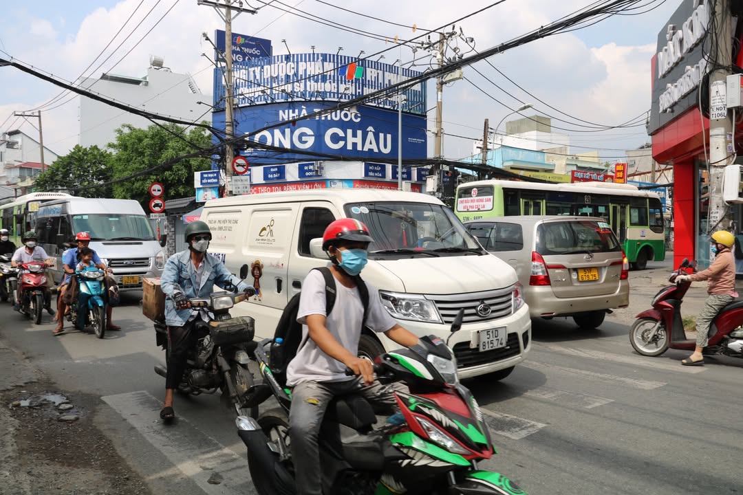 Đất nền Lê Văn Việt Quận 9 210m² giá 10.6 tỷ - Tiện xây trọ căn hộ ngay!