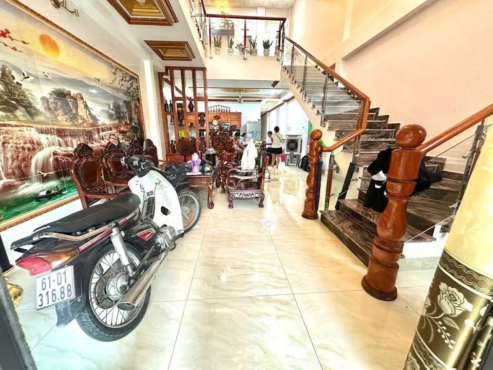 Nhà mặt tiền kinh doanh Dĩ An 189m² giá 6 tỷ - Mặt tiền đắc địa, sẵn sàng vào ở!