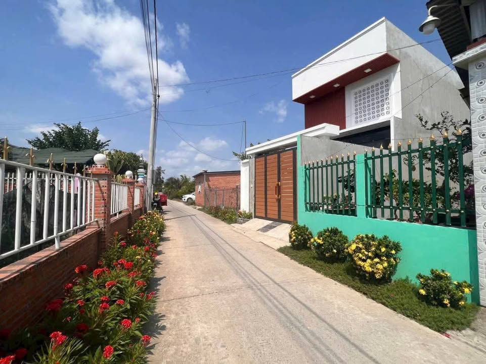 Nhà mặt tiền Đường 10, Xã Phước Lợi, Bến Lức, Long An 96m² giá 2.4 tỷ - Thiết kế hiện đại, sẵn sàng vào ở!