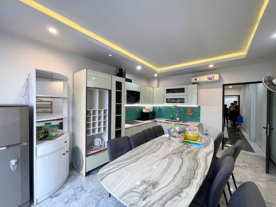 Nhà 5 tầng thang máy Lê Hồng Phong 60m² giá 10.99 tỷ - Thiết kế hoàn hảo cho gia đình!