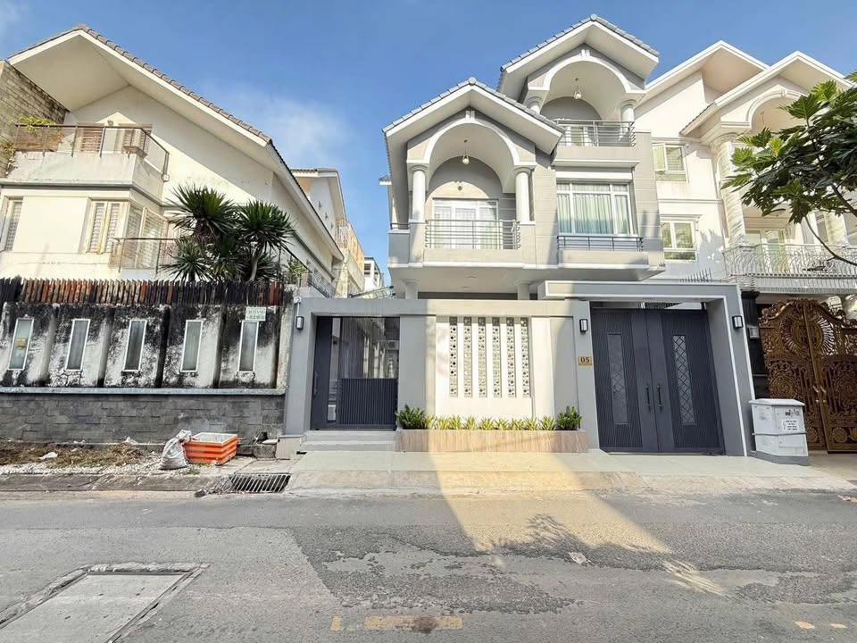 Biệt thự mặt tiền đường Trần Lựu, Quận 2, 200m² giá 45 tỷ - Đầu tư sinh lời lý tưởng!