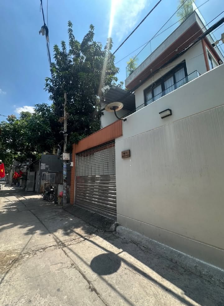 Nhà phố đẹp quận 12 93m² giá 6 tỷ - Hẻm xe hơi đậu cửa, sổ hồng riêng!