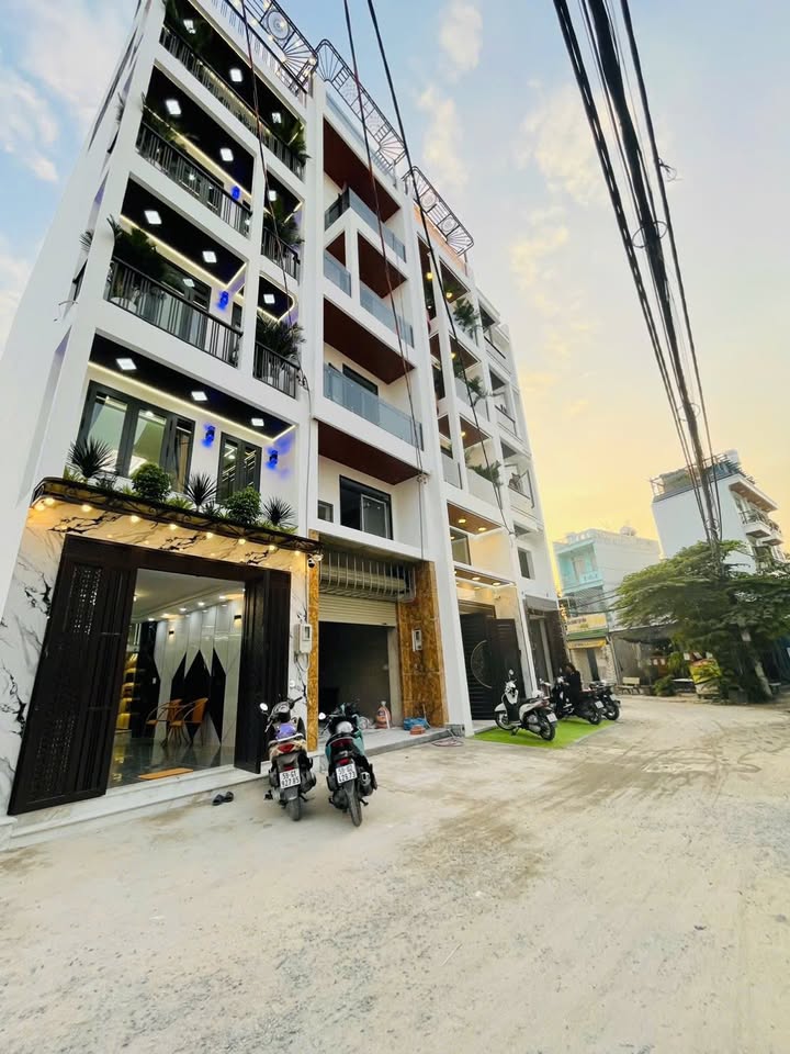 Nhà riêng Tân Chánh Hiệp 65m² giá 7.95 tỷ - Thiết kế hiện đại, thang máy sang trọng!