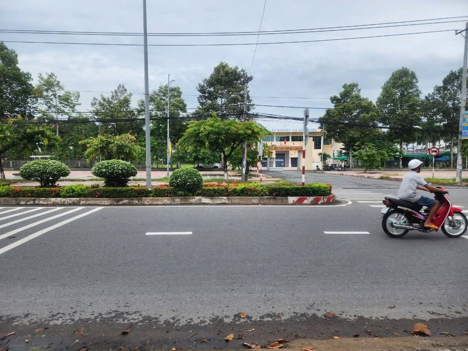 Đất mặt tiền Quốc lộ 53 Thị trấn Long Hồ 2832m² - Cơ hội đầu tư tuyệt vời!