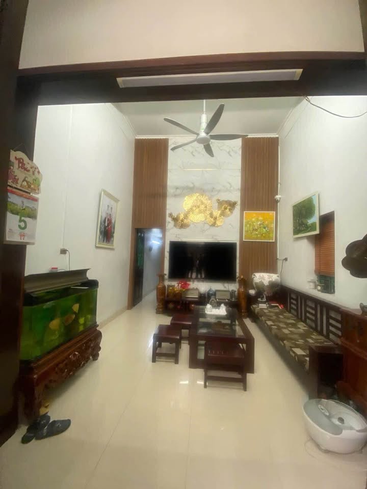 Nhà Hồng Hà, Hạ Long 78m² giá 4.x tỷ - Đường lớn, tiện nghi đầy đủ!