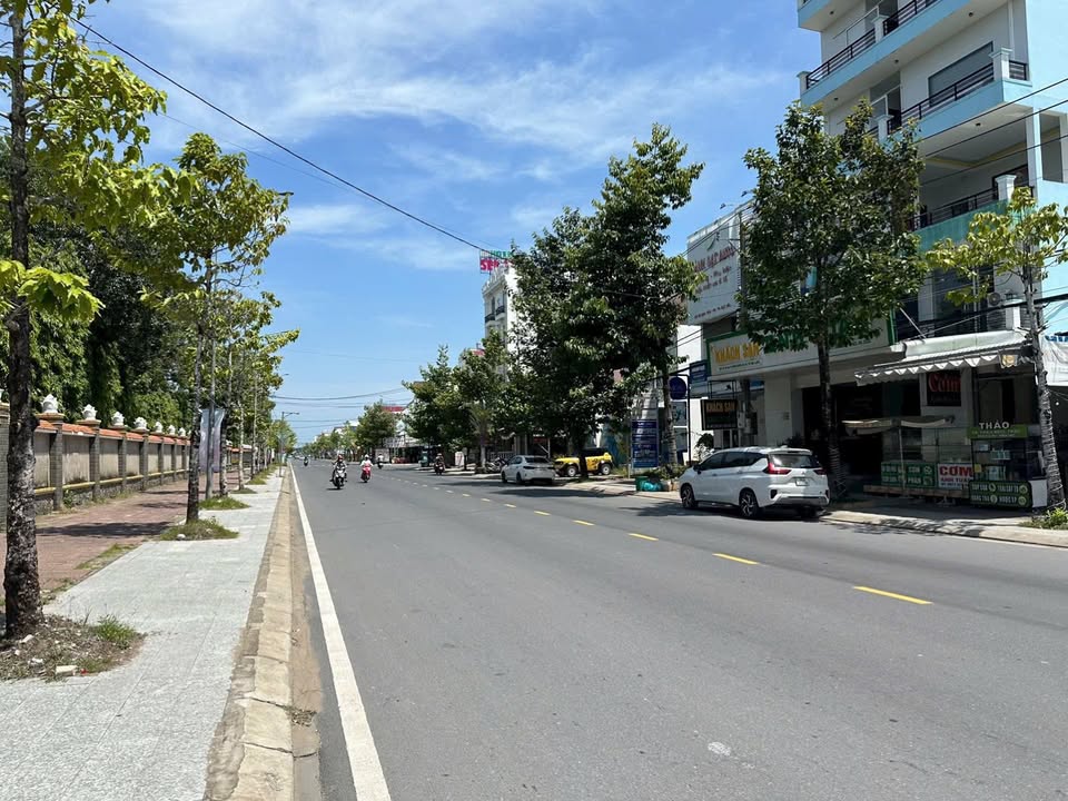 Nhà Mặt Tiền Đường Ninh Bình Bạc Liêu 135m² giá 5 tỷ - Vị trí đắc địa cho kinh doanh!