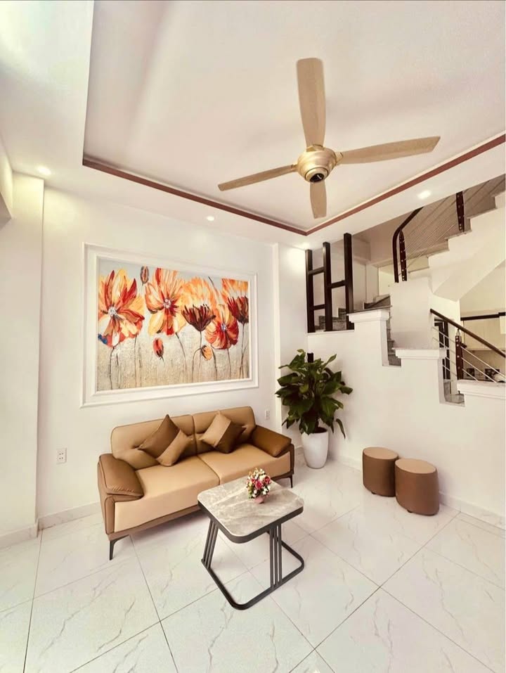 Nhà riêng Việt Hưng Long Biên 35m² giá 600 triệu - Sẵn sàng vào ở ngay!