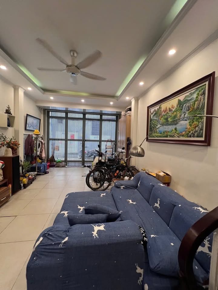 Nhà riêng cho thuê tại Văn Cao, Ba Đình 45m² giá 15 triệu - Thiết kế hiện đại, sẵn sàng ở ngay!