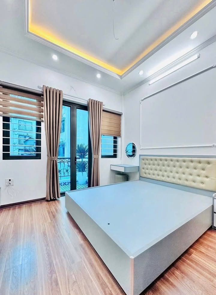 Nhà 5 tầng Xuân La, Tây Hồ 50m² - Sổ đỏ chính chủ, không quy hoạch!