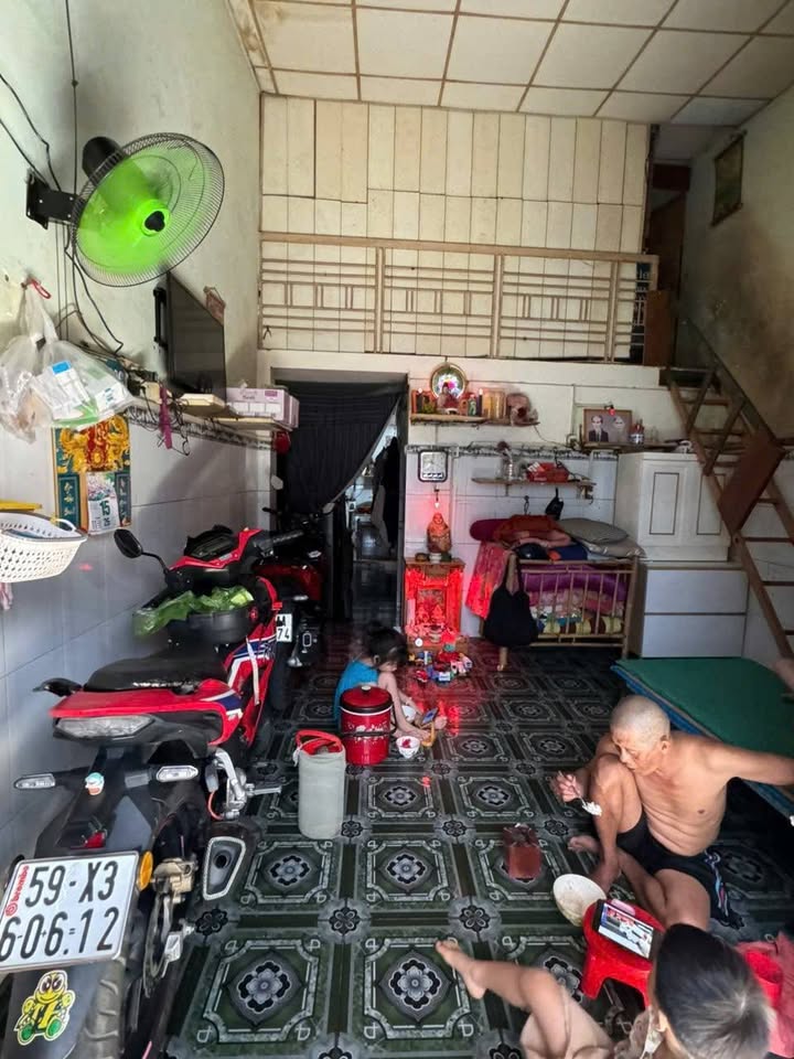 Nhà riêng Hóc Môn 36m² giá 1.25 tỷ - Vị trí đẹp gần sân bay!