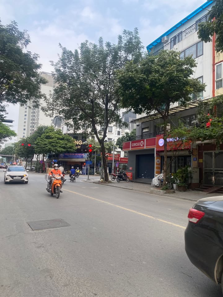 Nhà phố Liền kề Văn Phú Hà Đông 75m² giá 17 tỷ - Cơ hội đầu tư tuyệt vời!