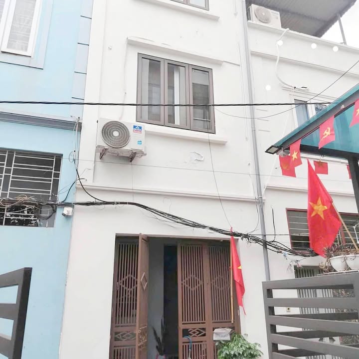 Nhà phố Ngọc Thụy Long Biên 40m² giá 5.5 tỷ - Chính chủ, ô tô đỗ cửa!