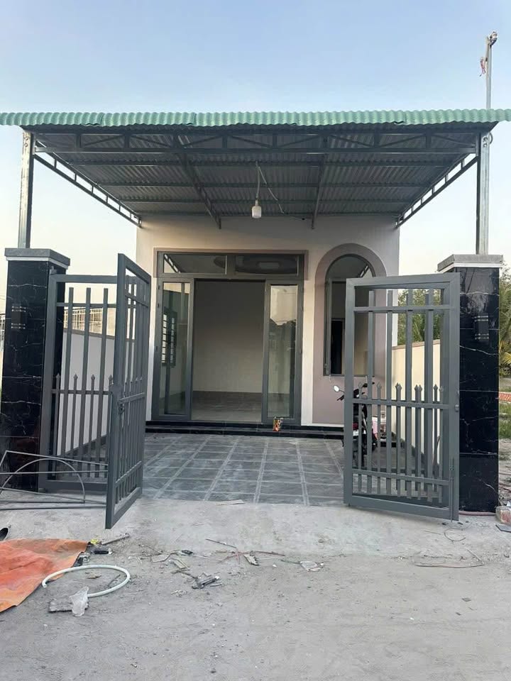 Nhà mới hoàn thiện tại khu phố Thanh Thuận, Tây Ninh 100m² giá 769 triệu - Sẵn sàng vào ở ngay!