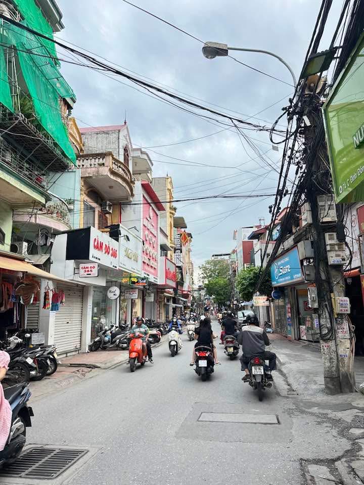 Nhà mặt đường Đình Đông, quận Lê Chân, 200m² giá 18 tỷ - Vị trí đẹp, kinh doanh thuận lợi!