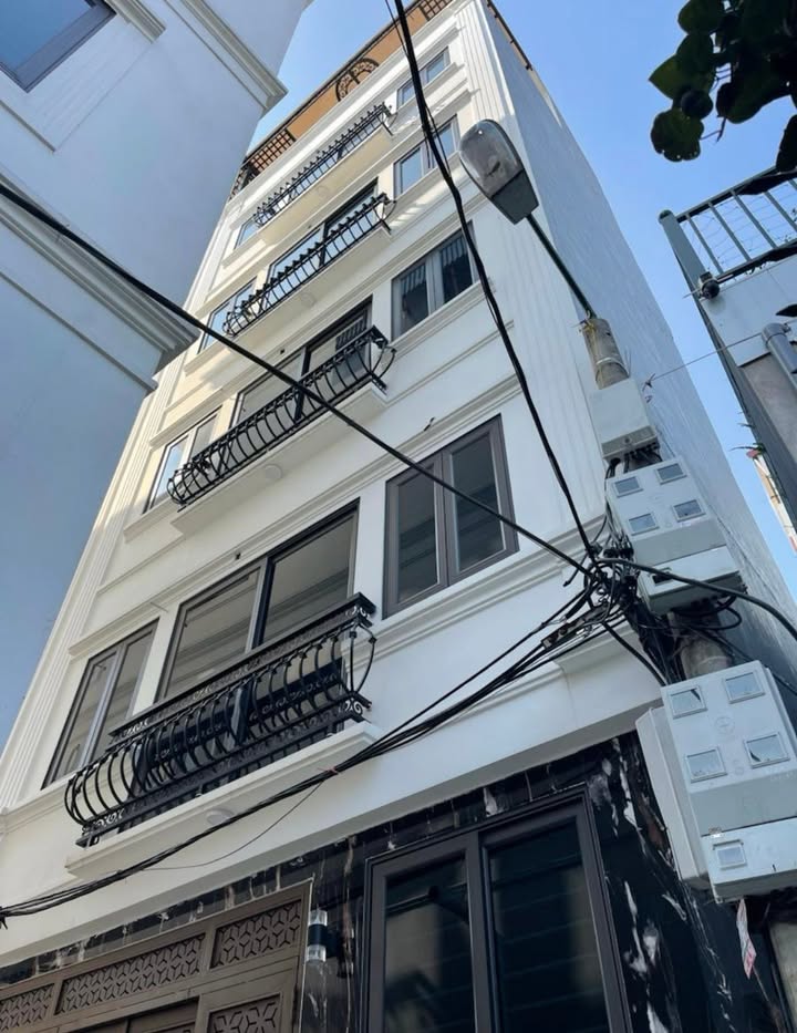 Nhà phố Trường Lâm Long Biên 30m² giá 7.95 tỷ - Kiến trúc hiện đại, an ninh tuyệt đối!