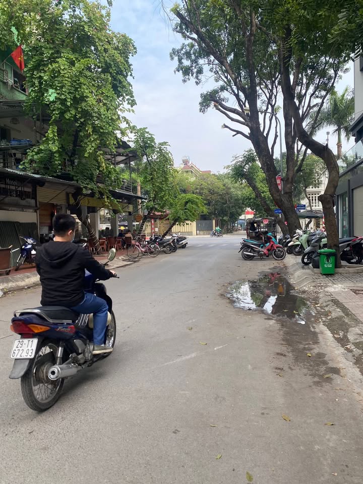 Nhà 4 tầng Văn Quán 40m² giá 11 tỷ - Ô tô tránh, gần trường học!