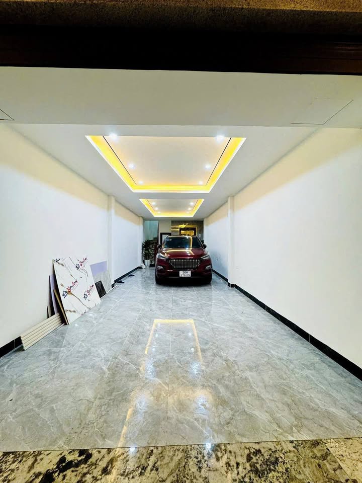 Bán nhà phố Trạm, Long Biên 60m² giá thỏa thuận - Kinh doanh đỉnh, thang máy hiện đại!