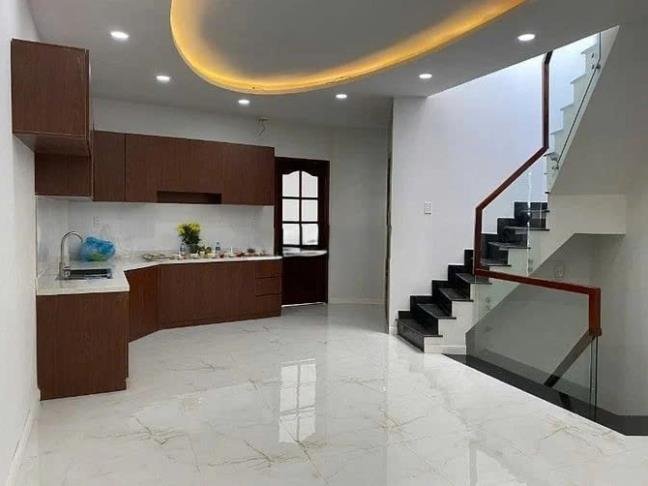 Nhà mặt tiền Ngô Gia Tự, P12, Q10 100m² - Cho thuê giá tốt, thang máy hiện đại