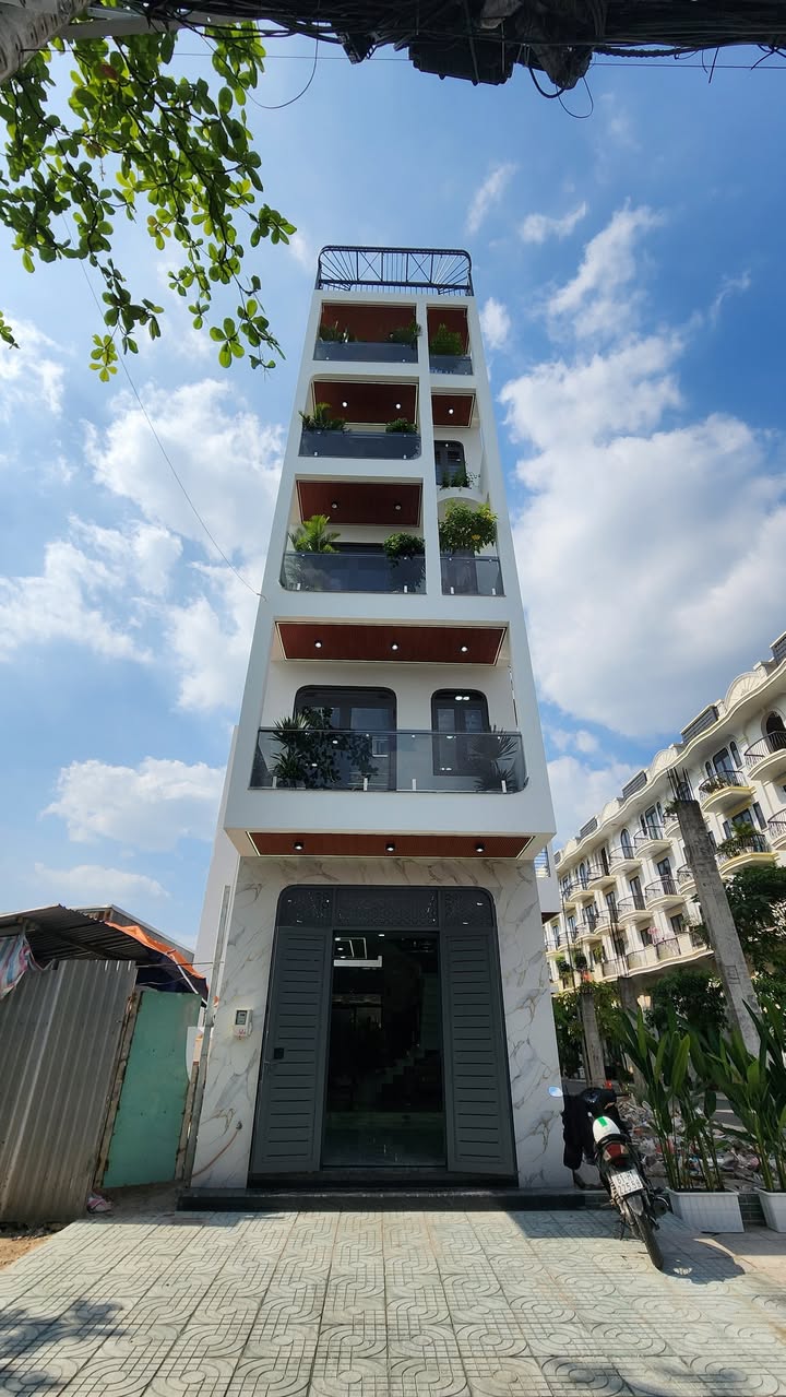 Nhà phố mặt tiền Thạnh Lộc 16, quận 12, 60m² giá 8.43 tỷ - Kinh doanh đa ngành, đầy đủ nội thất!