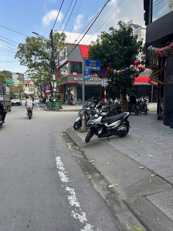 Nhà 3 Tầng Nguyễn Phong Sắc Huế 100m² giá 6 tỷ - Chính chủ bán gấp!