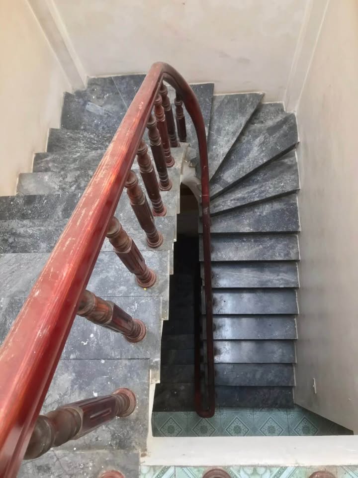 Nhà mặt đường Trần Hưng Đạo Hòa Bình 67,5m² giá 5,2 tỷ - Kinh doanh thuận lợi!