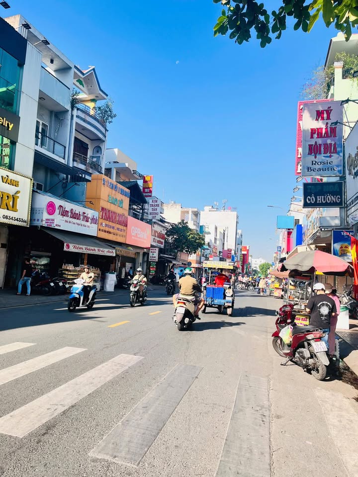 Nhà mặt tiền đường Tân Hương, Tân Phú 69m² giá 10 tỷ - Kinh doanh sầm uất!