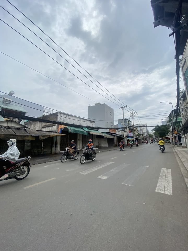 Biệt thự mini Bùi Đình Tuý 110m² giá thỏa thuận - Chỉ 1 bước ra mặt tiền!