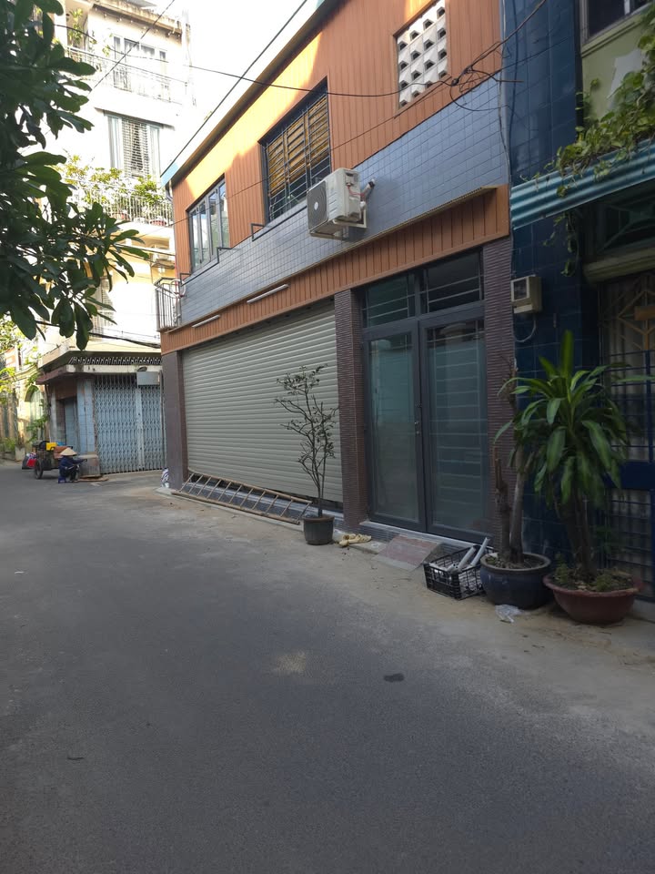 Nhà cho thuê Phạm Văn Hai, Tân Phú, 3 tầng - Ô tô đậu cửa, chỉ 15 triệu/tháng!