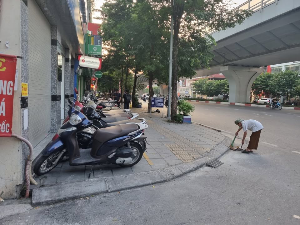 Nhà riêng Vĩnh Tuy, Hai Bà Trưng 40m² giá 8 tỷ - Kinh doanh tốt, ô tô tránh!