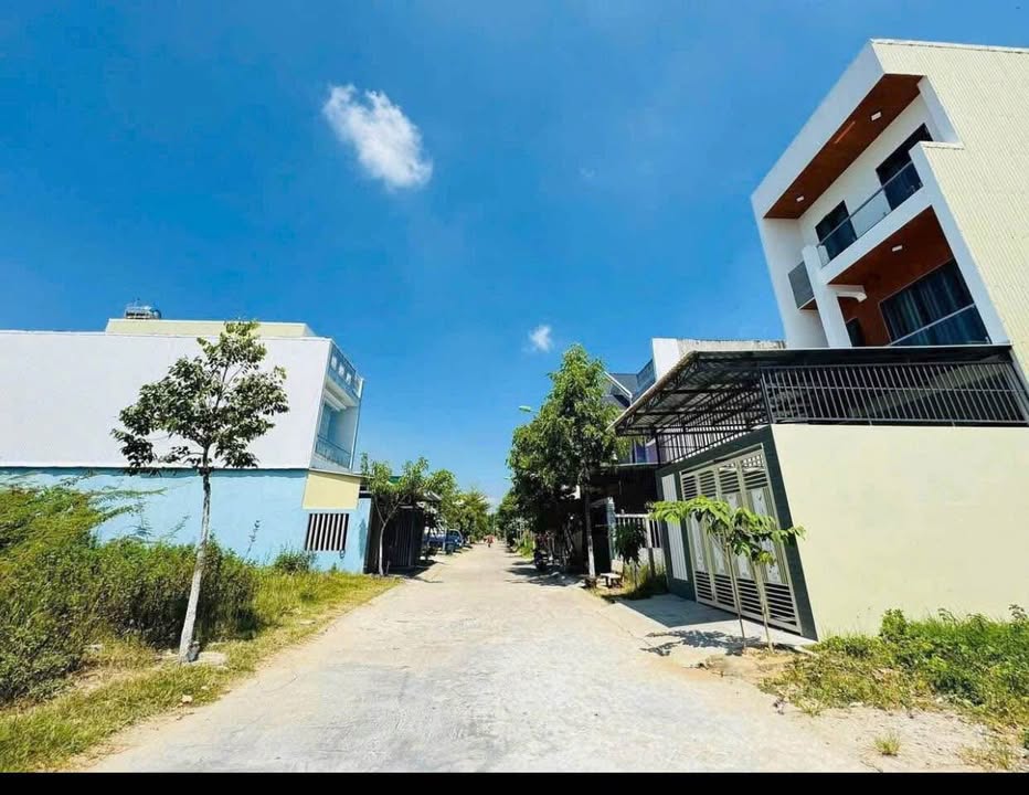 Shophouse Quảng Ngãi 108m² giá 2.1 tỷ - Vị trí đắc địa gần IEC!