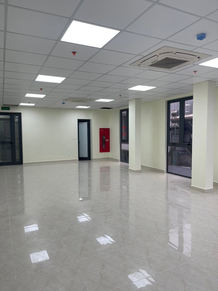 Sàn văn phòng cho thuê 150m² tại Hoàng Ngân - Thanh Xuân giá chỉ 10$/m² - Đừng bỏ lỡ!