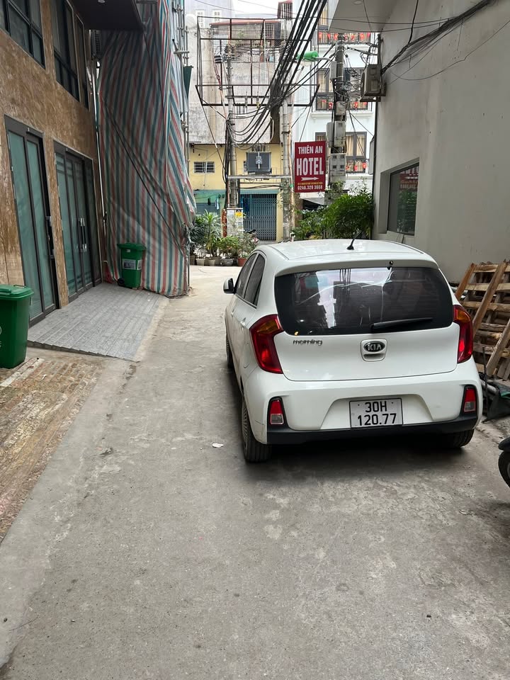 Bán gấp FrontHouse tại Cầu Giấy, 61m² giá 28 tỷ - Kinh doanh sầm uất!