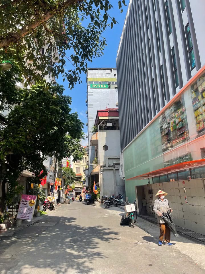 Bán gấp FrontHouse Phố Pháo Đài Láng 65m² giá 30-39.999 tỷ - Đầu tư an toàn, dòng tiền ổn định!