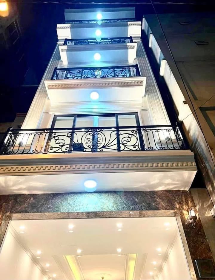 Nhà 5 tầng tại Hai Bà Trưng 35m² giá 8.9 tỷ - Sẵn sàng vào ở!