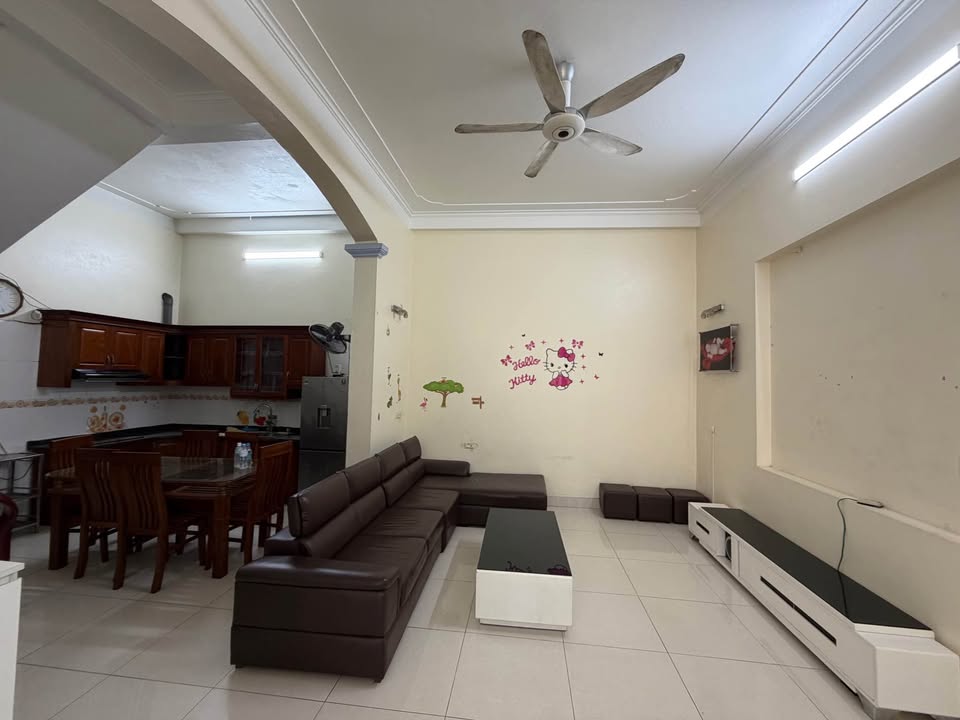 Nhà 3 tầng đường Cao Thắng Hạ Long 62.5m² giá 3 tỷ - Ô tô đỗ cửa, khu dân cư đông đúc!