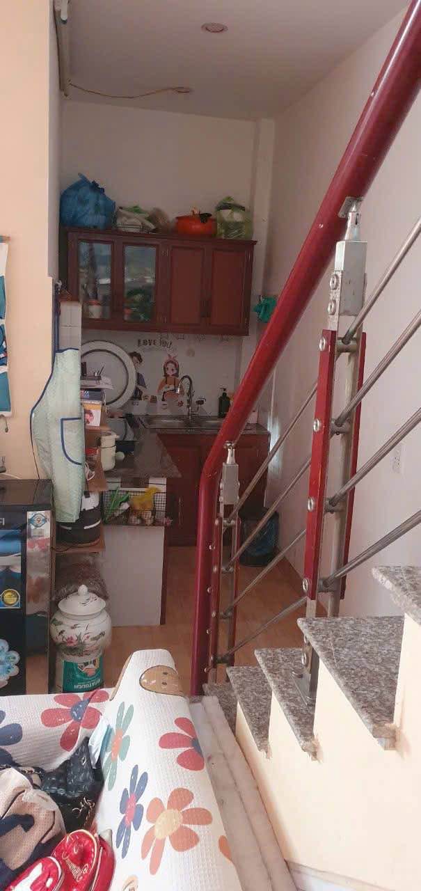 Nhà 2 tầng ngõ 18 Cao Xanh 50m² giá 1 tỷ - Ô tô đỗ cửa thuận tiện!