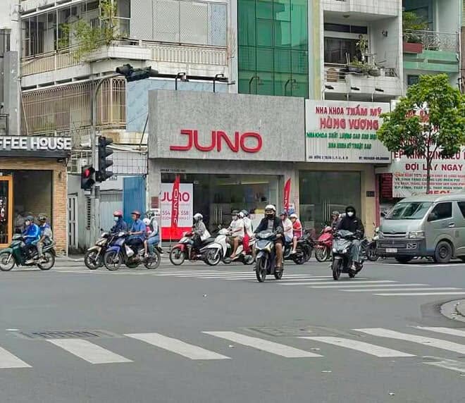 Cho thuê góc 2MT đường 3/2, Quận 10 - Kinh doanh sầm uất ngay trung tâm!