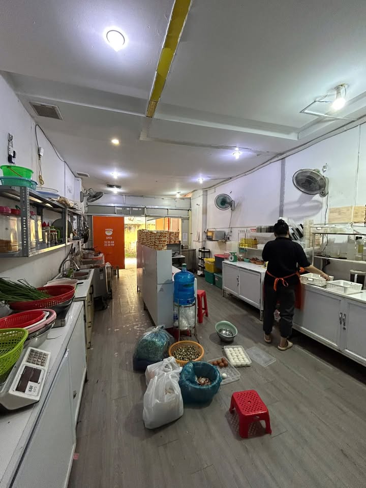 Cho thuê mặt bằng Ung Văn Khiêm, Bình Thạnh giá 10 triệu - Khu vực sầm uất sinh viên!