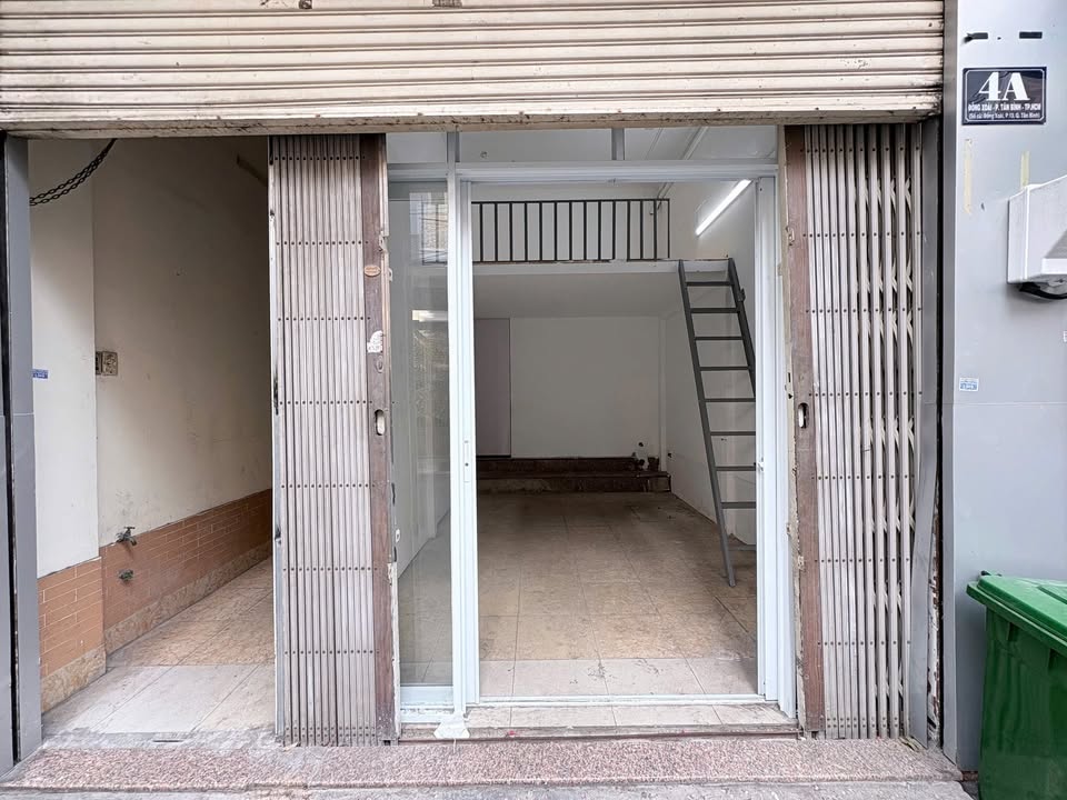 Mặt bằng kinh doanh mặt tiền đường Đồng Xoài, Tân Bình - Gác cao 2m chỉ 6.5 triệu/tháng!